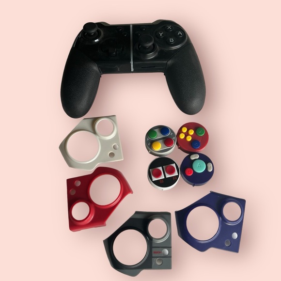 Nintendo Gaming Bundle: Wired Headphones w/ Mic, Amiibos, Switch Pro Controller - Picture 2 of 4